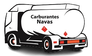 Camión cisterna de combustible con texto "Carburantes Navas" y rombos de peligro.