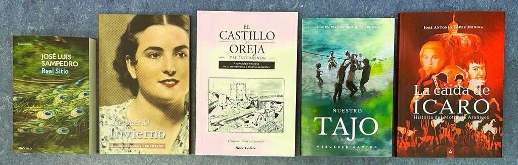 Una colección de libros incluyendo uno llamado Tajo