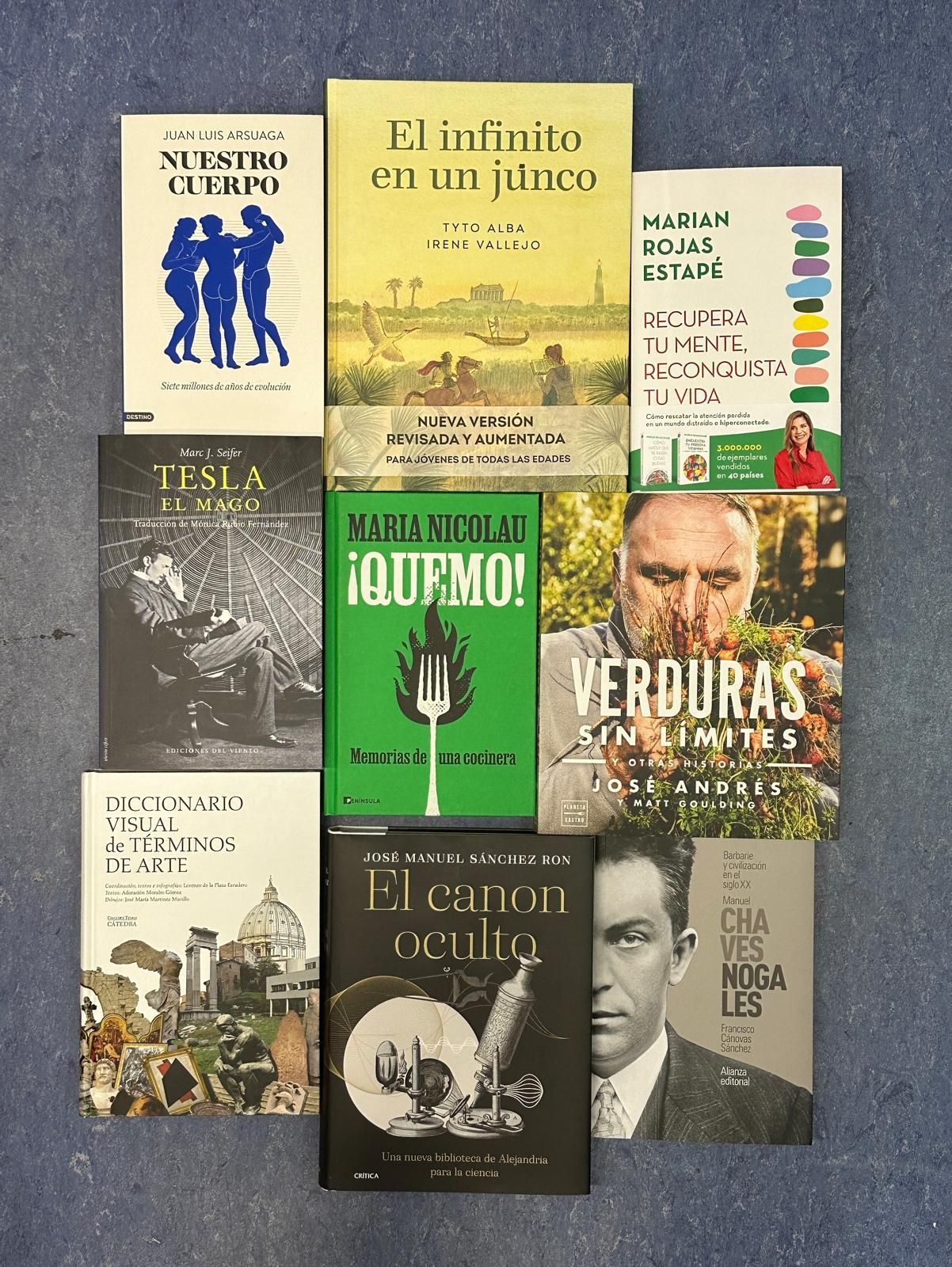 Una colección de libros incluyendo uno titulado verduras