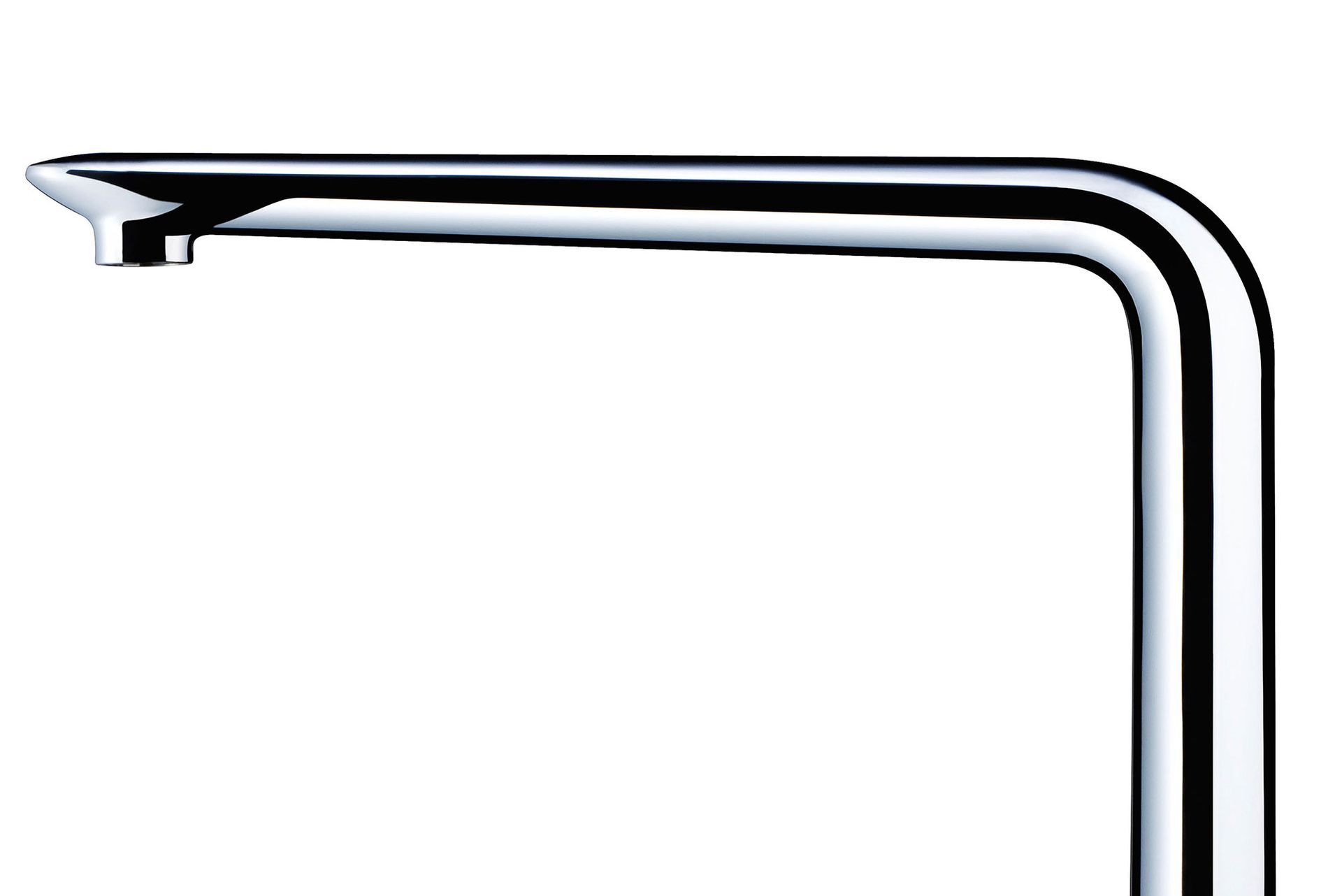 Verchromte Armatur mit gebogenem Auslauf und quadratischem Sockel.