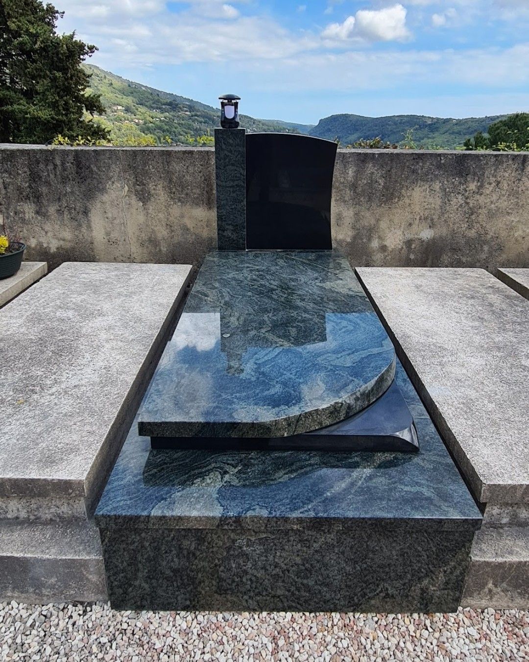 Pierre tombale en marbre