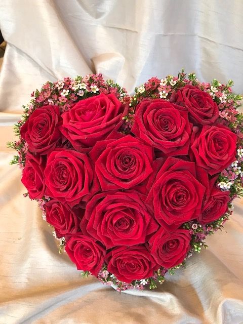 Stylefleurs_artefuneraria_omaggiofloreale_cuore di rose