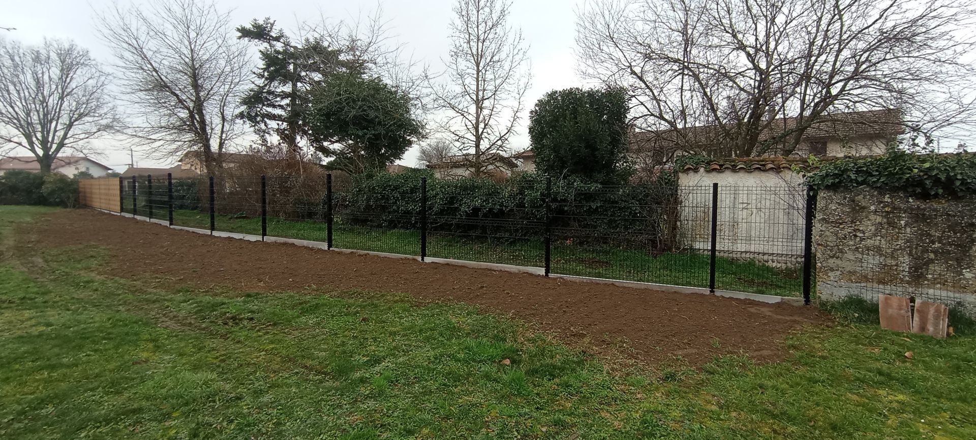 Pose de clôture et murs d'enceinte à Vienne 