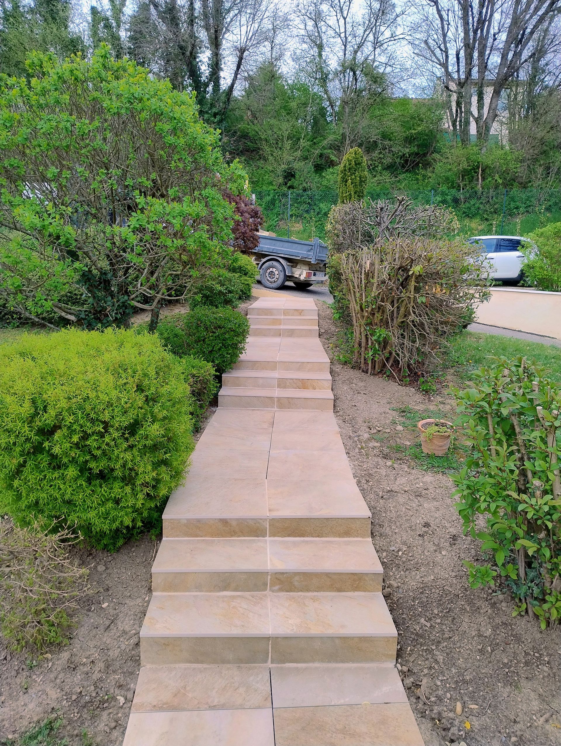 Création allée de jardin en continuité de la terrasse