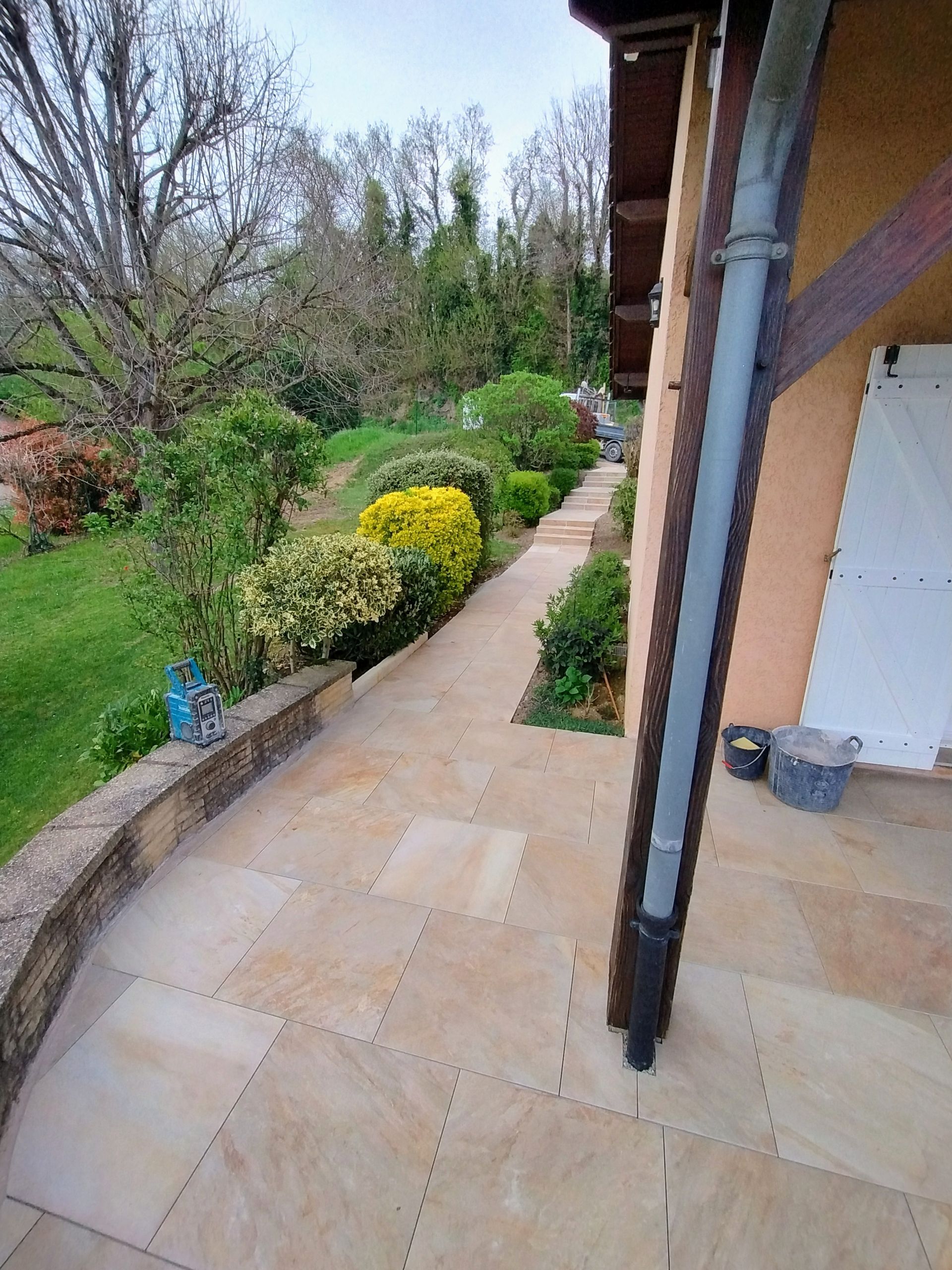 Plantation d'arbustes par ETS ROBELLETS