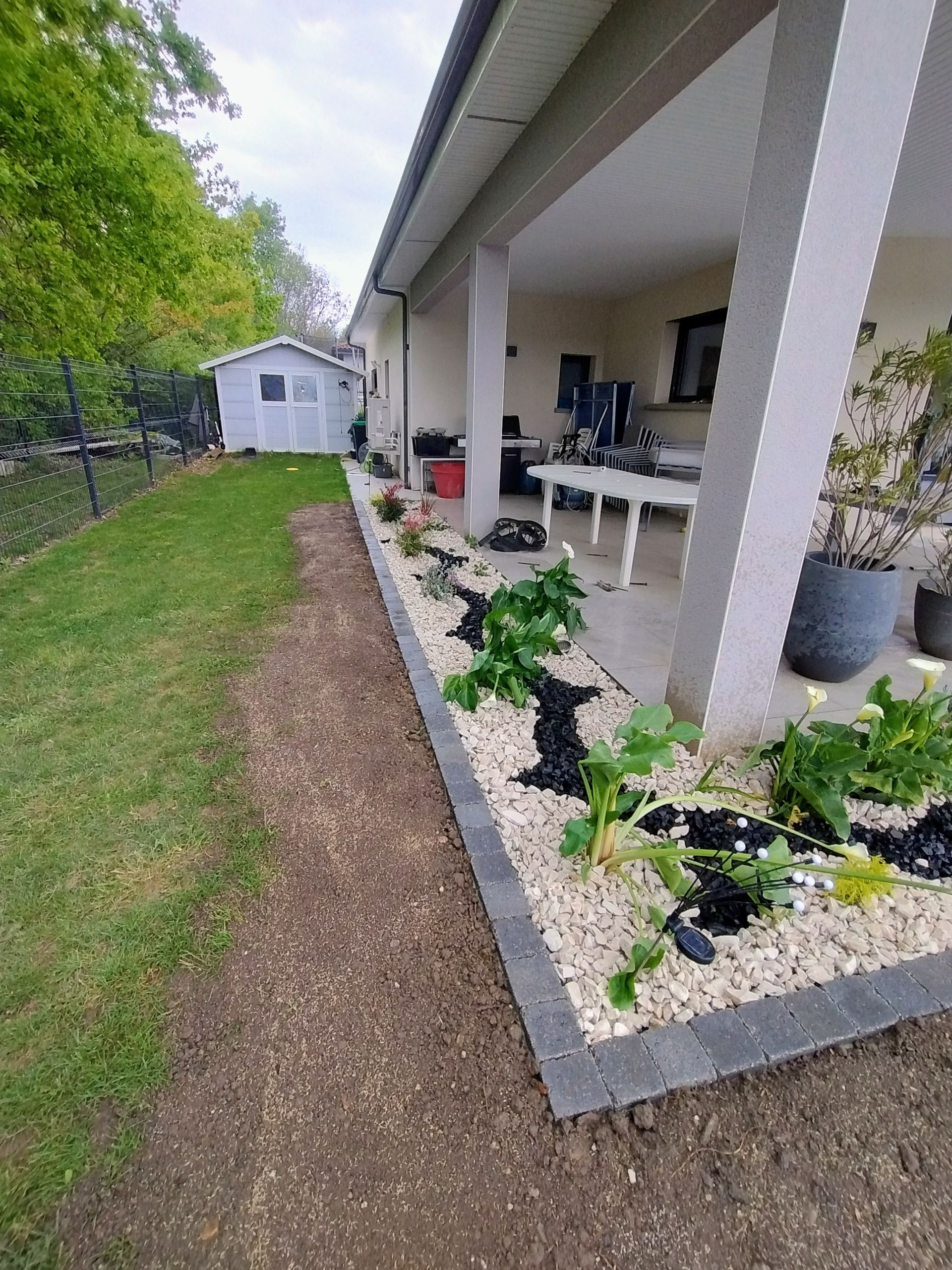 Plantations dans un jardin de Vienne par ETS ROBELLETS