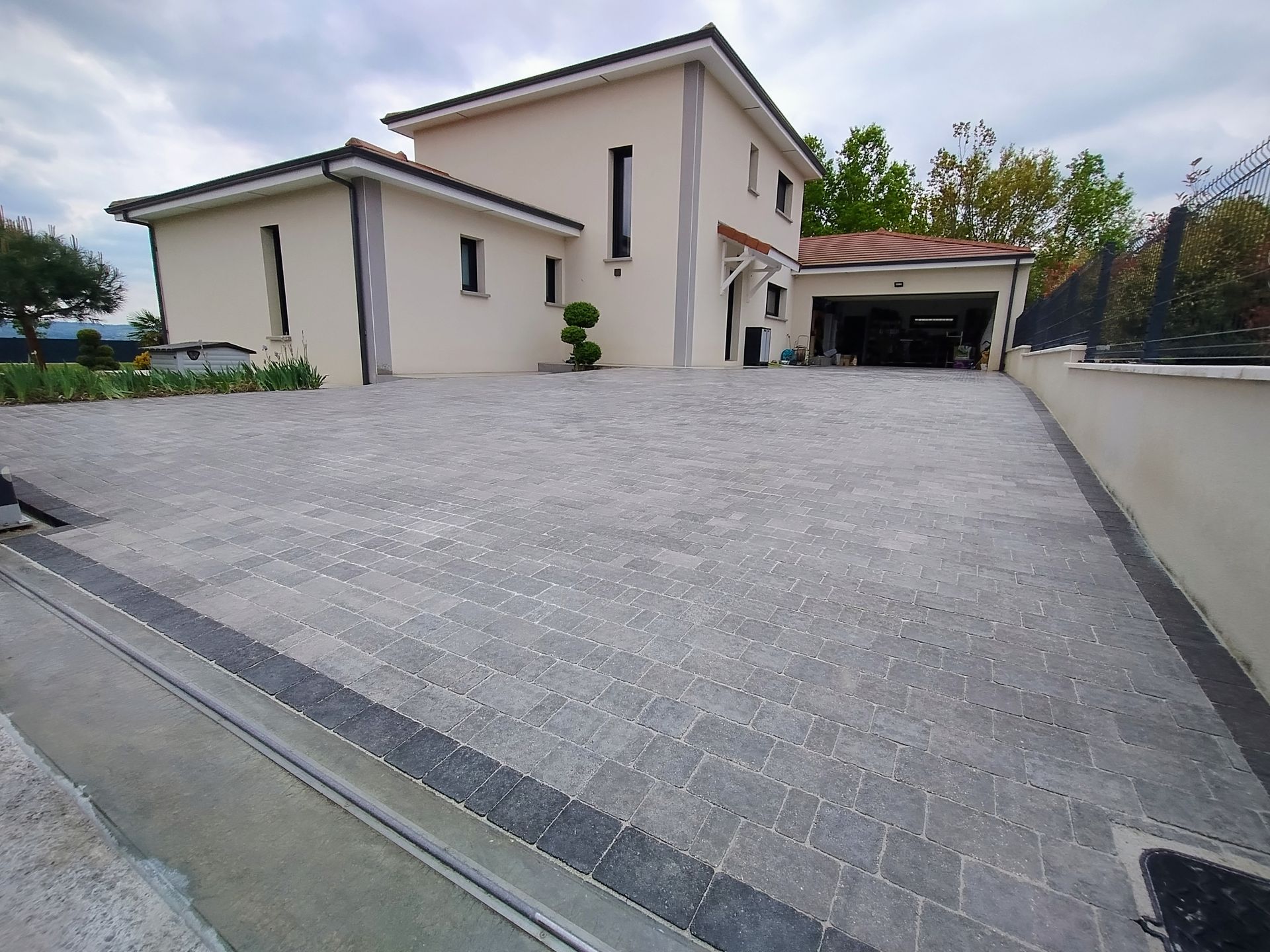 Allée pavée réalisée par ETS Robellet