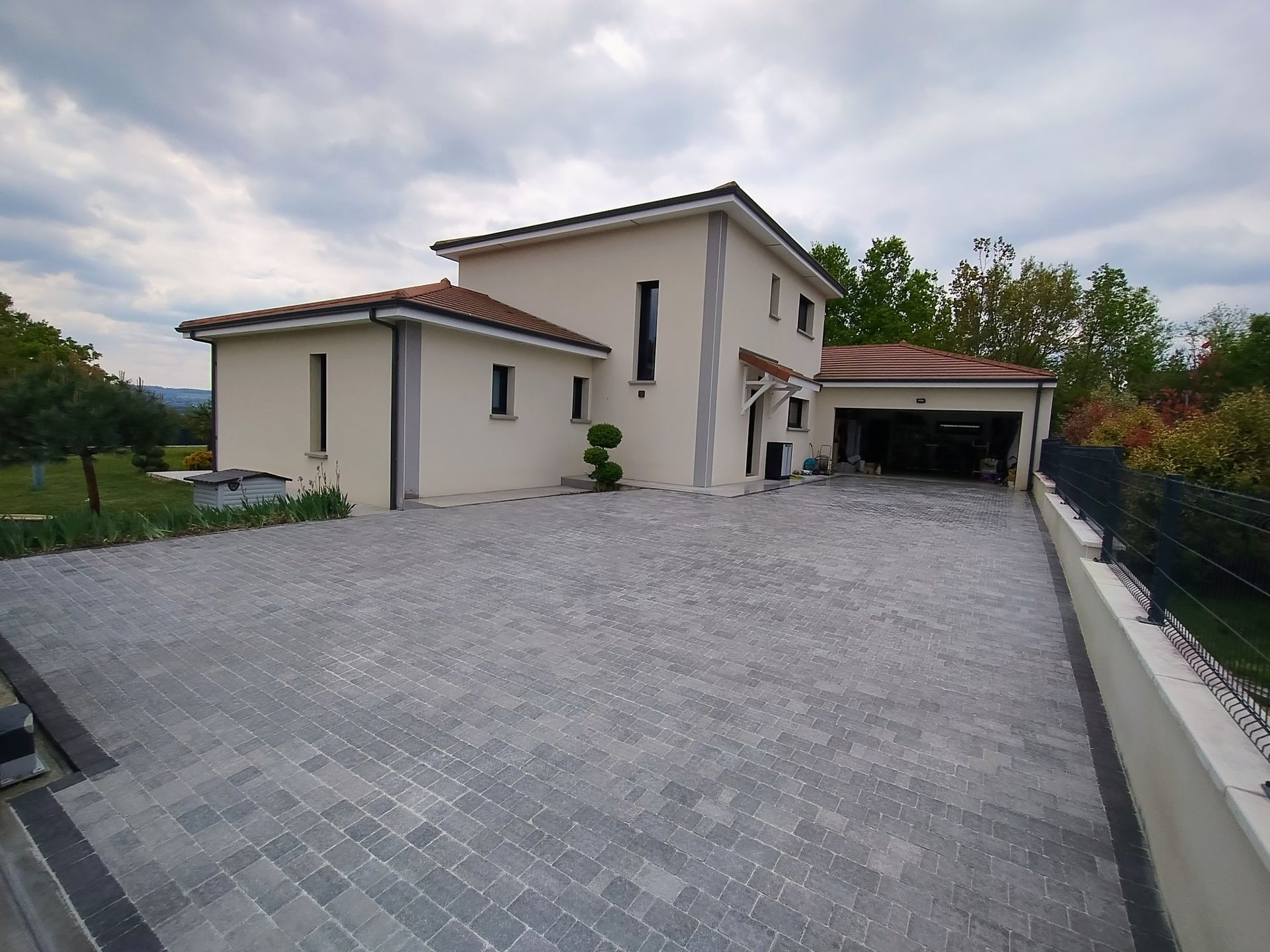 Pose de pavés gris par ETS ROBELLETS