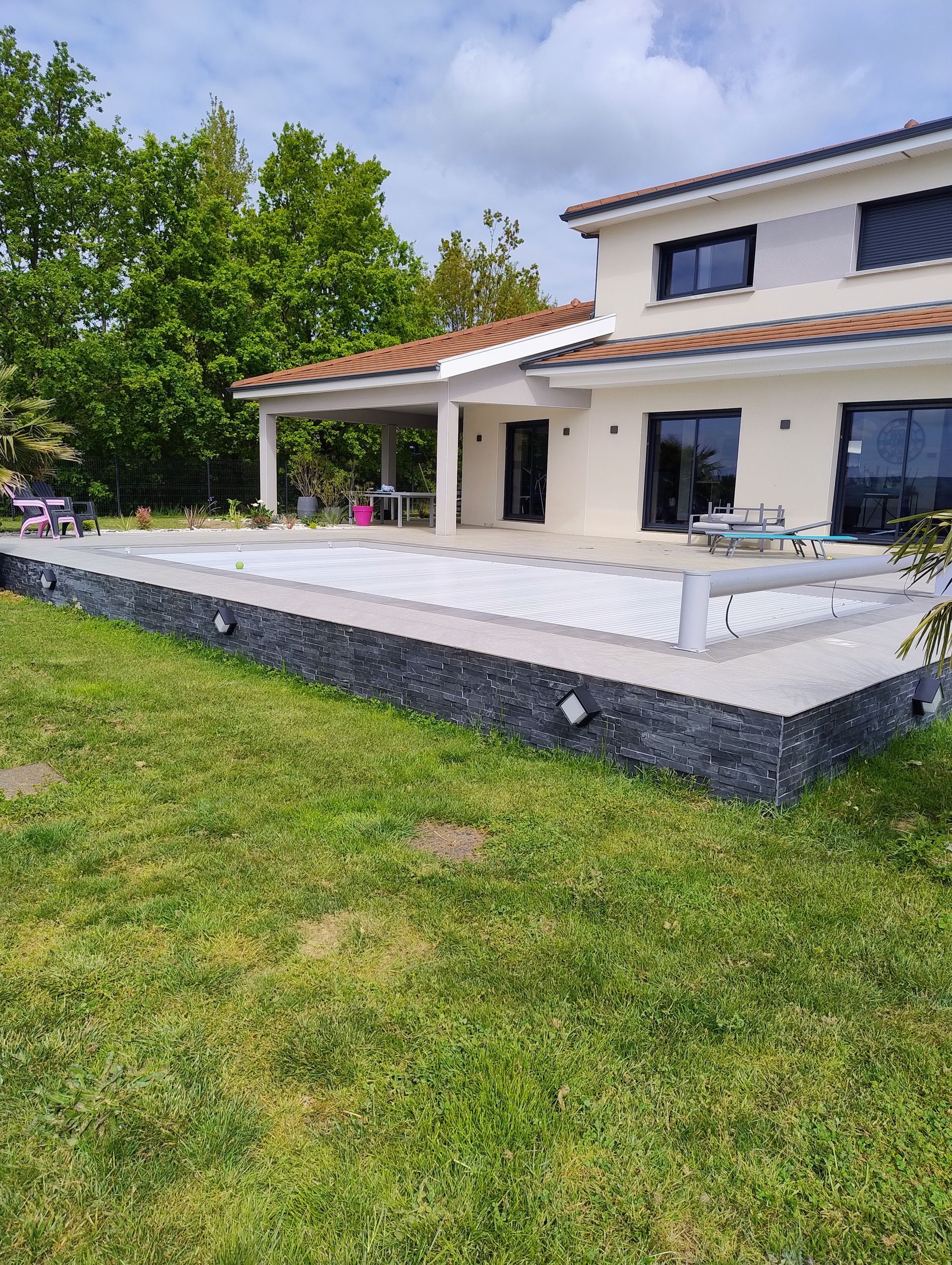 Entourage de piscine