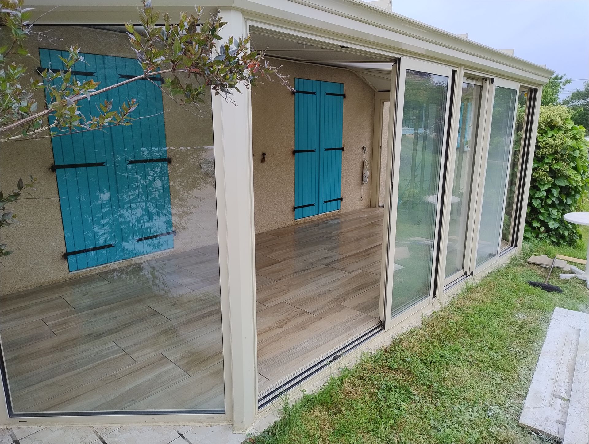 Pose de carrelage dans une véranda