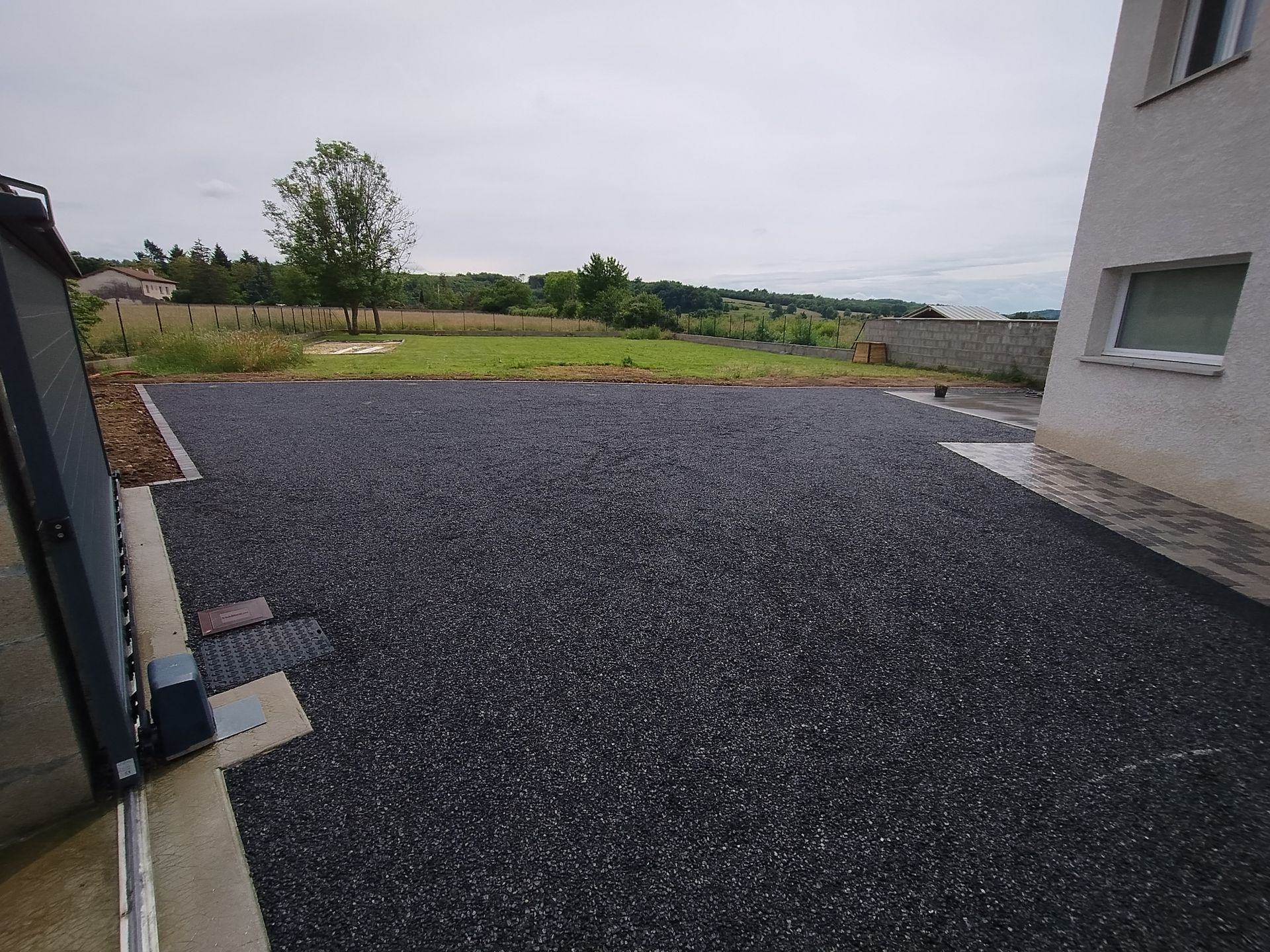 Chantier de Vienne : pose d'enrobé noir par ETS ROBELLETS