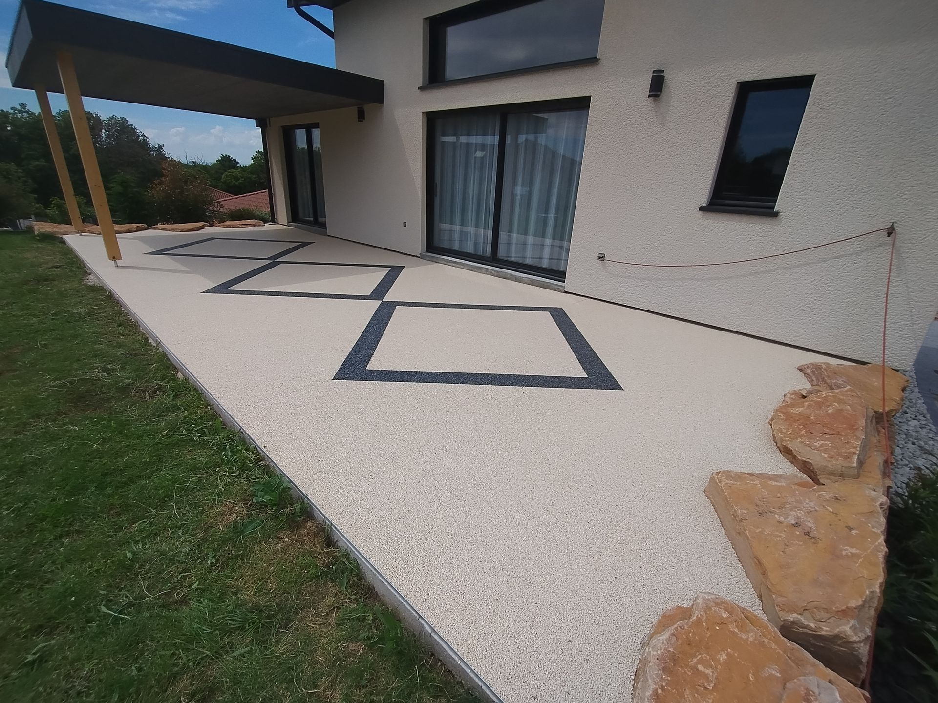Construction de terrasse avec création de dallage central