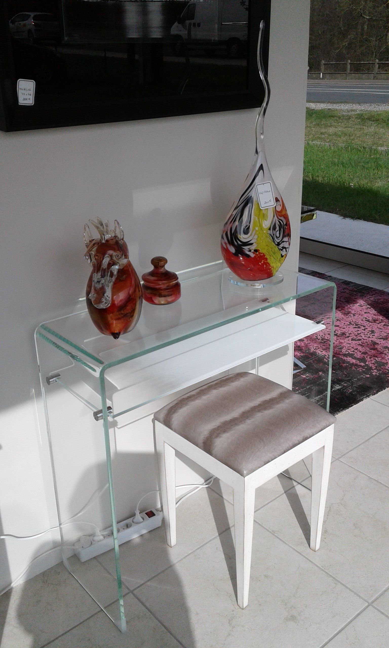 Console en verre avec tabouret blanc