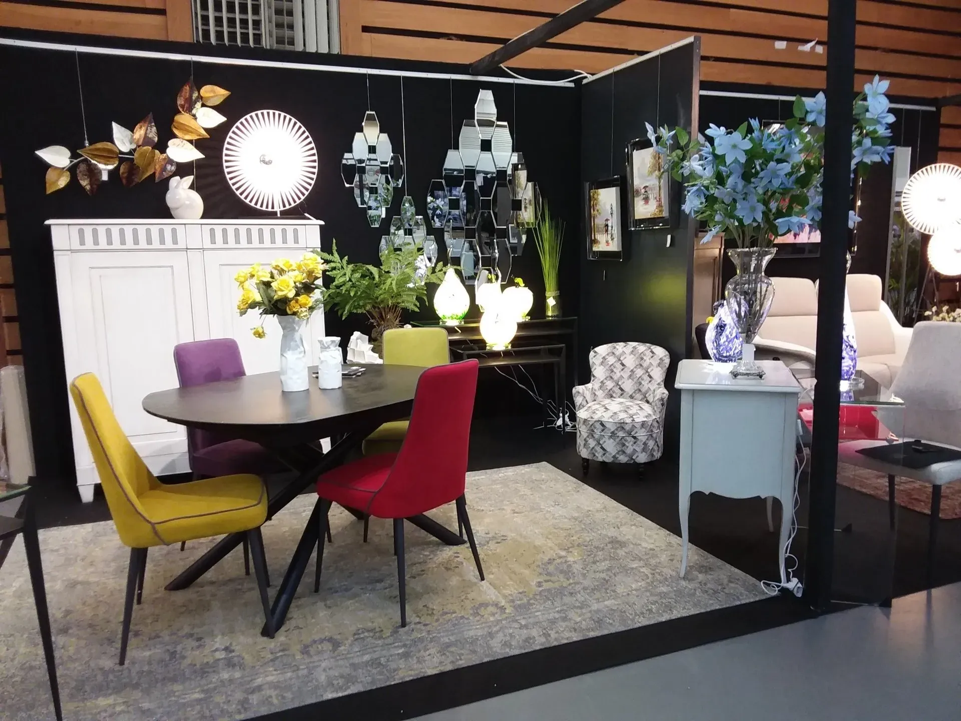 ENSEMBLE TABLE DE REPAS GLORIA AVEC CHAISES NADINE