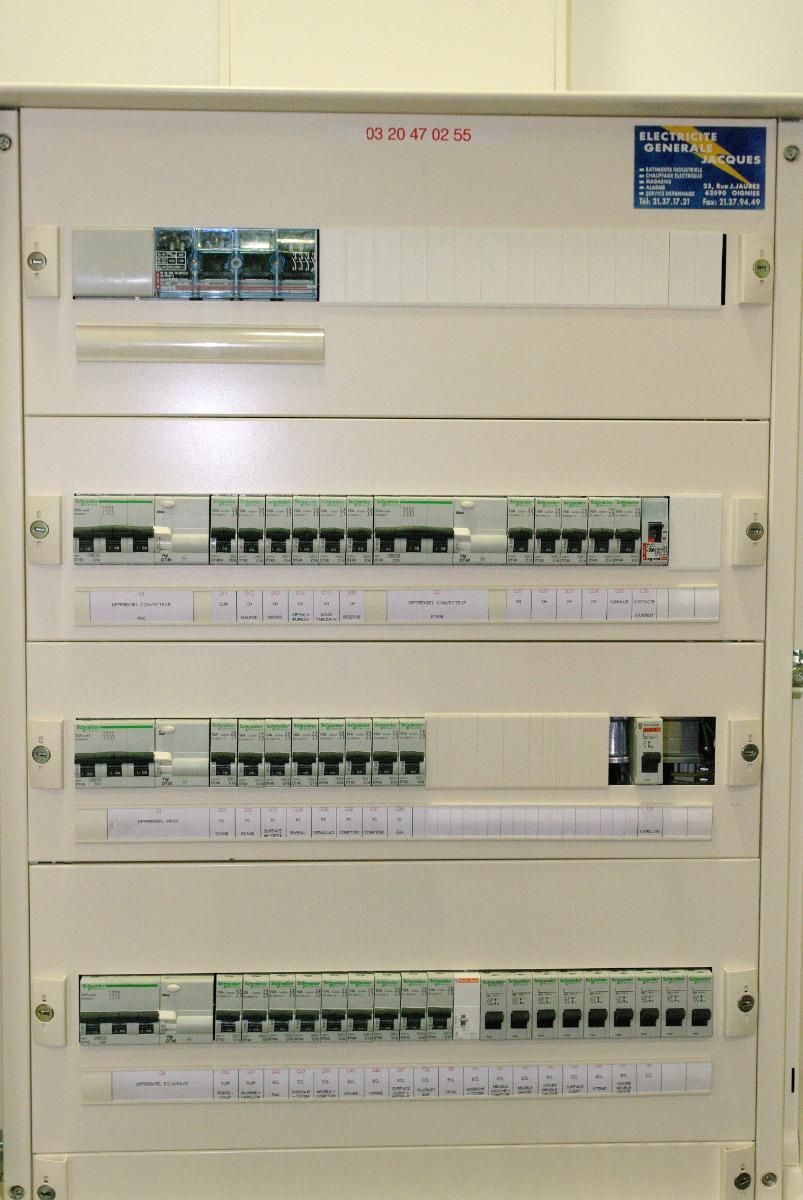 Installation d'armoire électrique