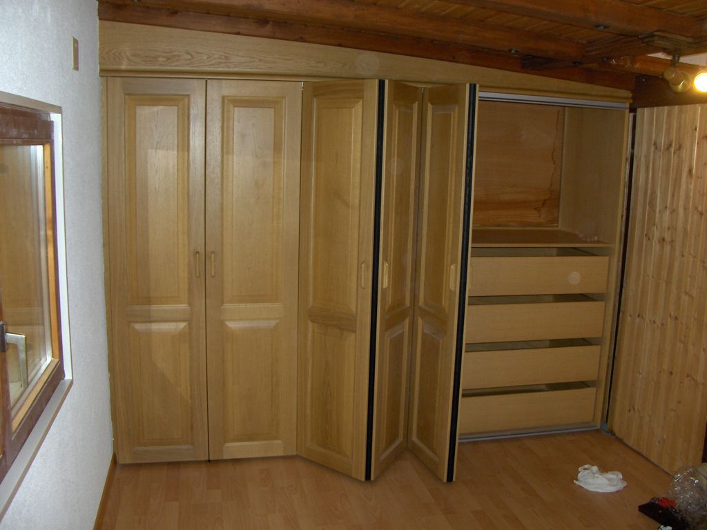 Einbauschrank mit Schiebtüren - Gerold Kälin AG