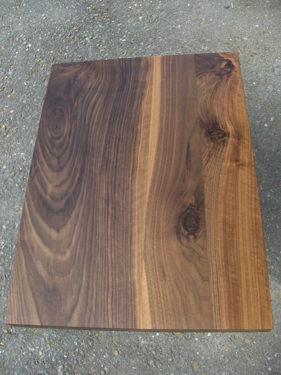 Nussbaumtisch astig - Gerold Kälin AG