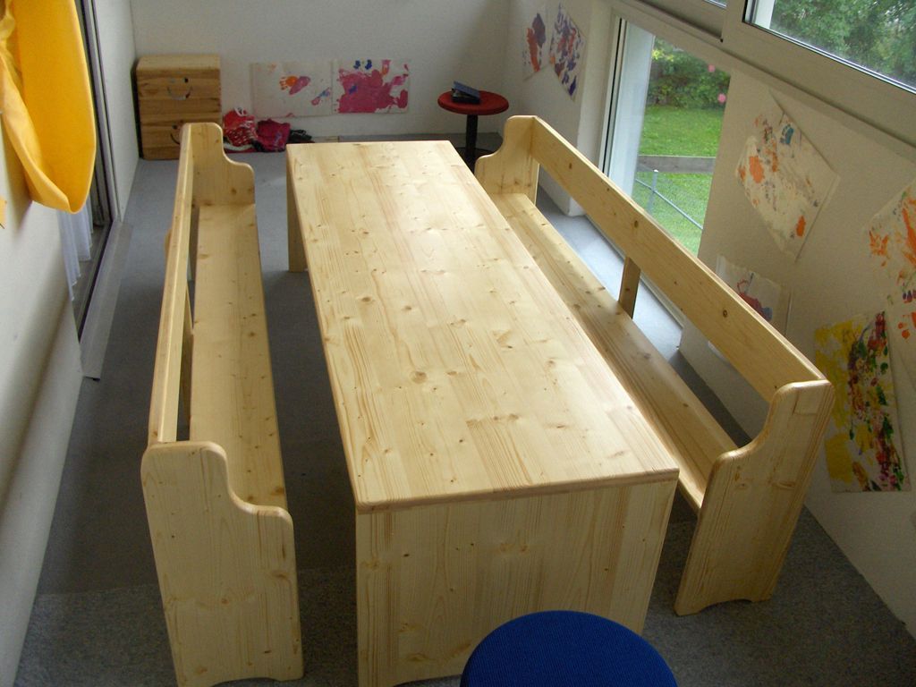 Kindertisch mit Bank - Gerold Kälin AG