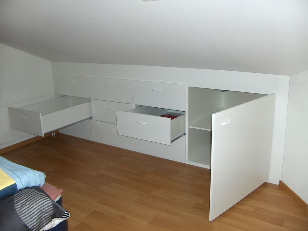 Einbauschrank in Dachschräge - Gerold Kälin AG