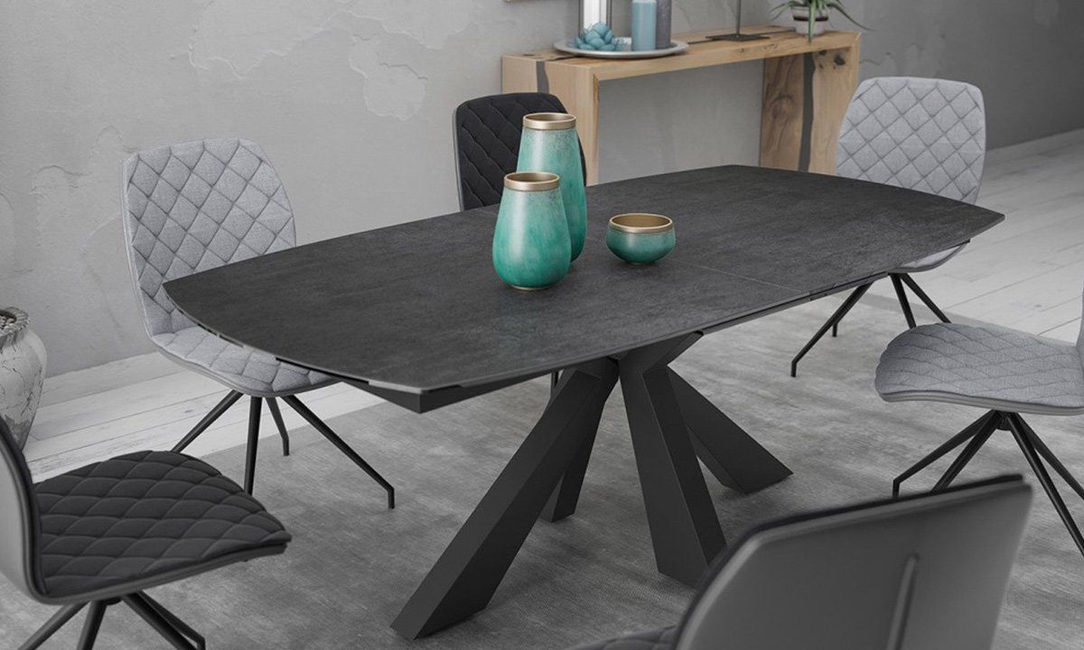 Table de repas en céramique couleur titane avec 3 chaises gris clair et 3 chaises gris foncé