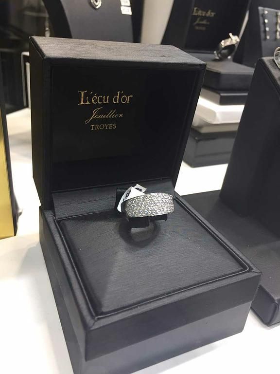 Une bague pour femme