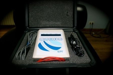Un dispositivo en un estuche que dice epp.