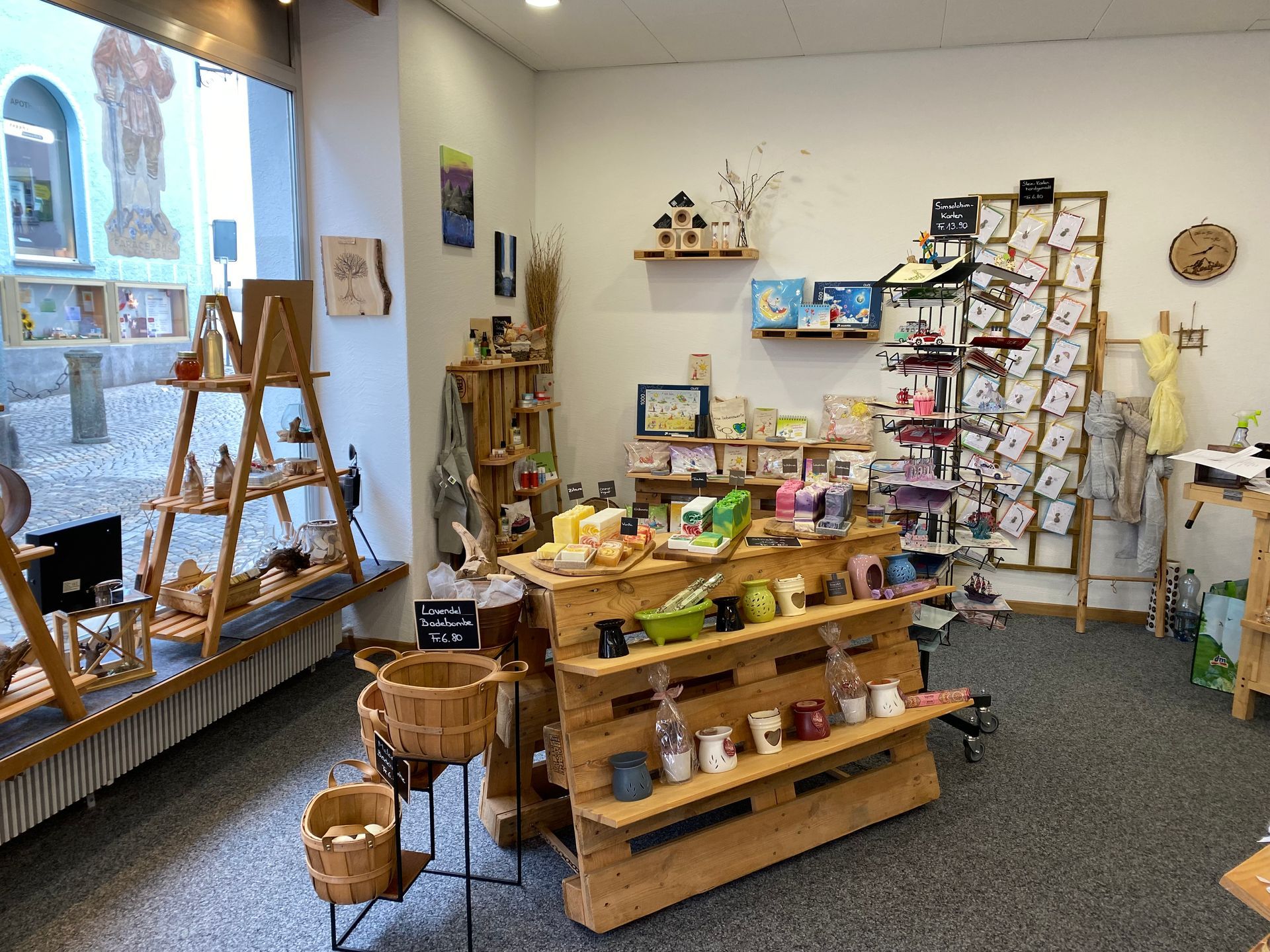 Im Laden von Robbi's Schatztruhe werden viele verschiedene Seifensorten ausgestellt.