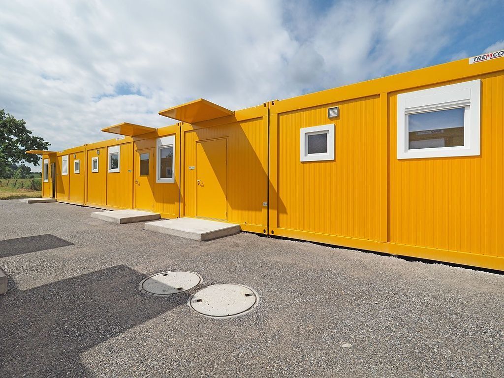 Containeranlage mit Vordächer