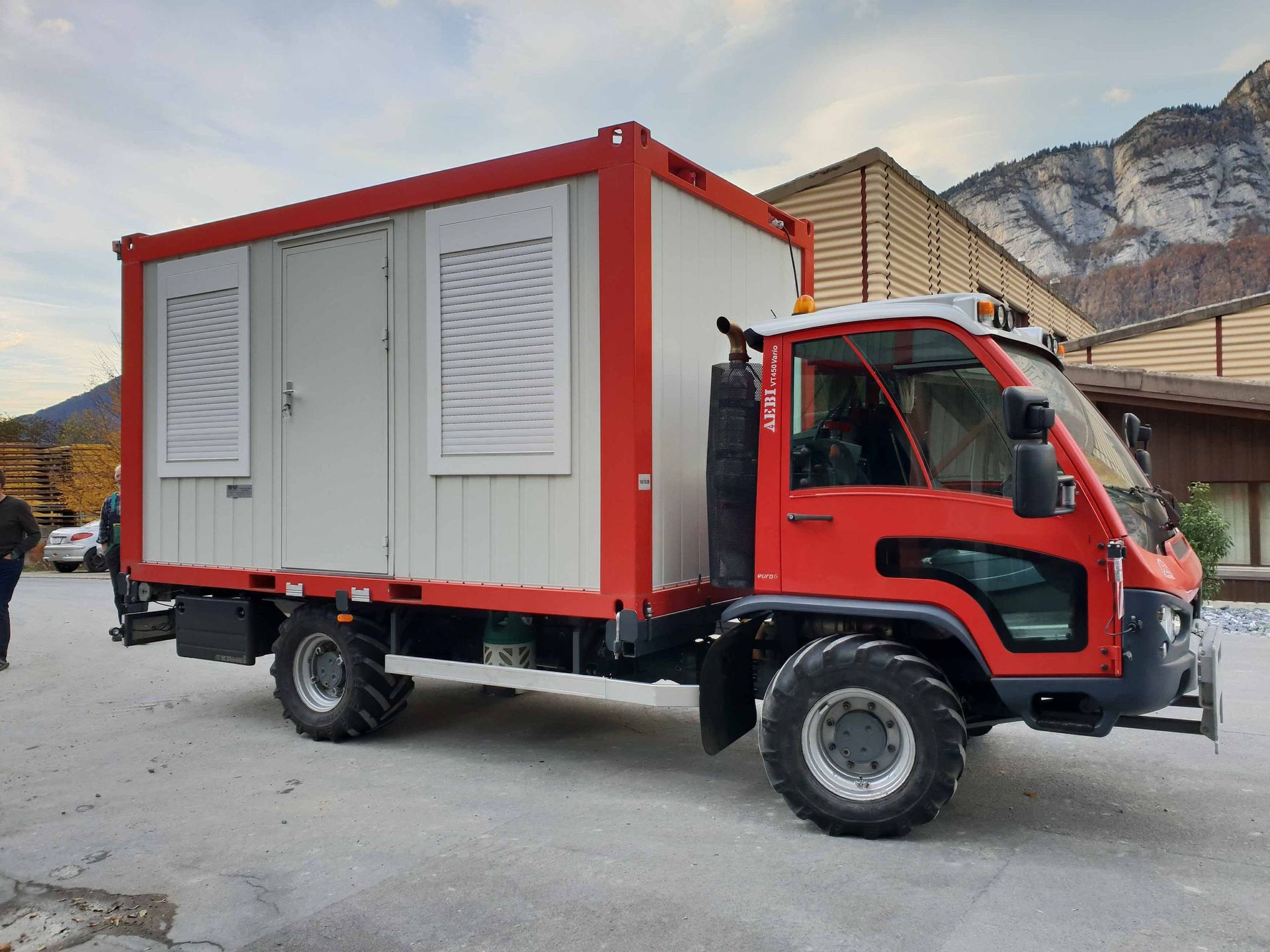 TREMCO Bürocontainer auf Aebi