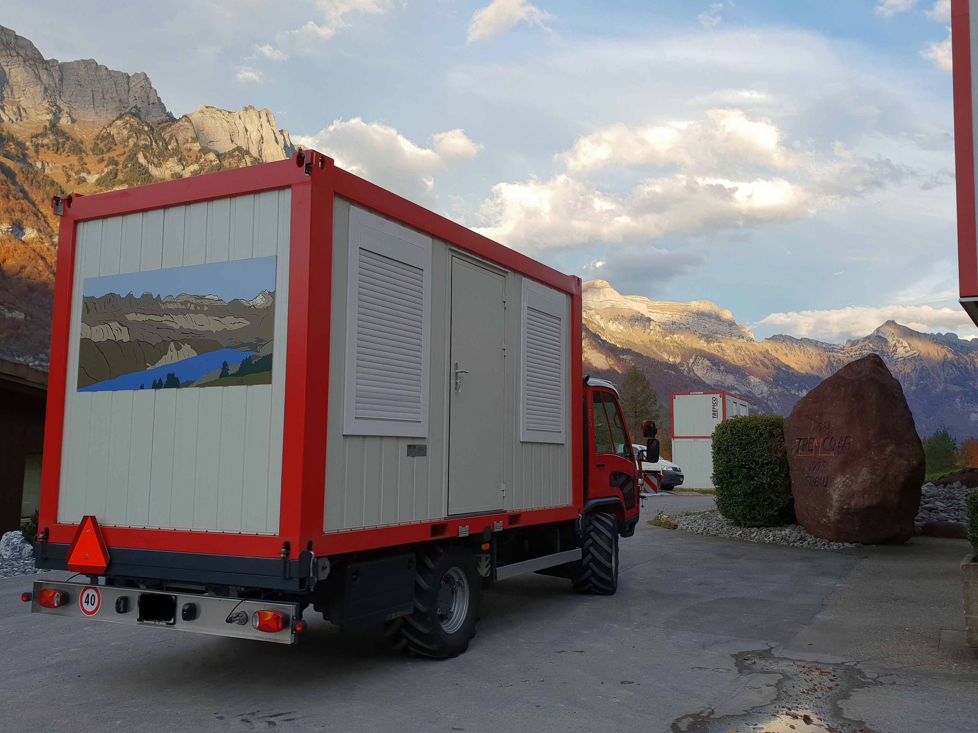 TREMCO Bürocontainer auf Aebi