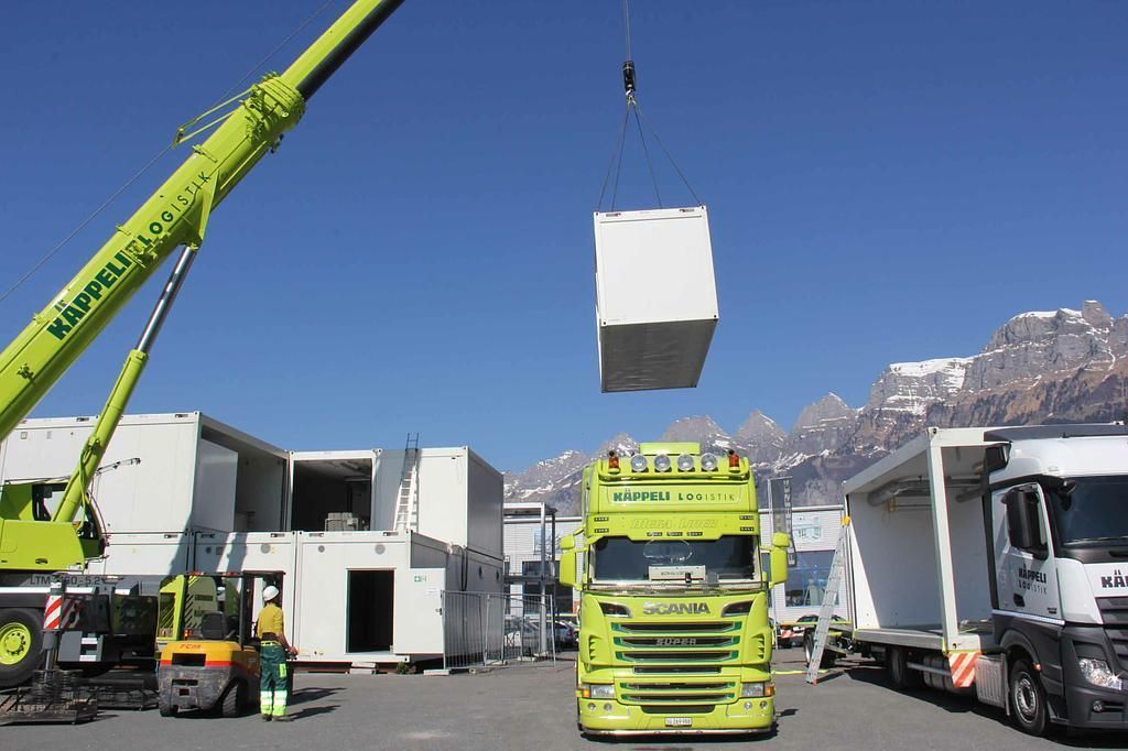 Auflad vom TREMCO Container