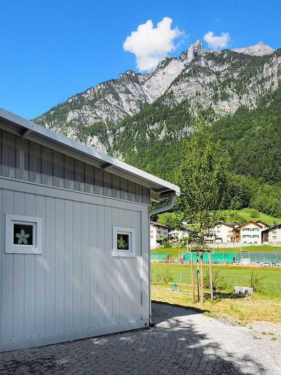 Containeranlage mit einem Dach