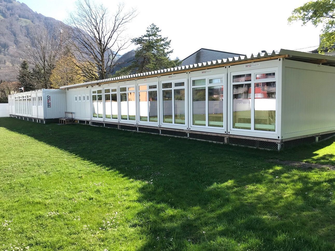 Container mit verglasten Stirnseiten