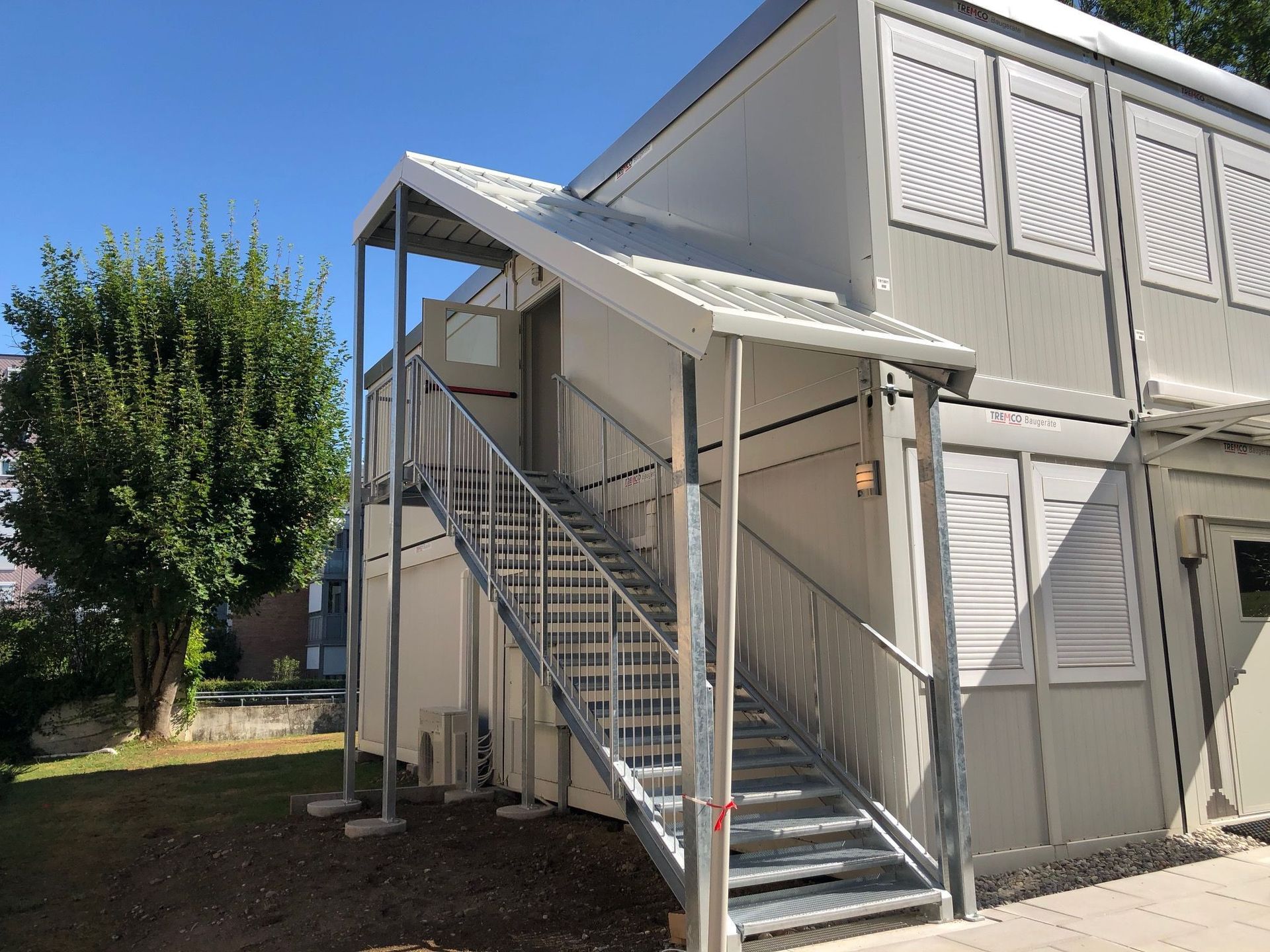 Container mit Aussentreppe