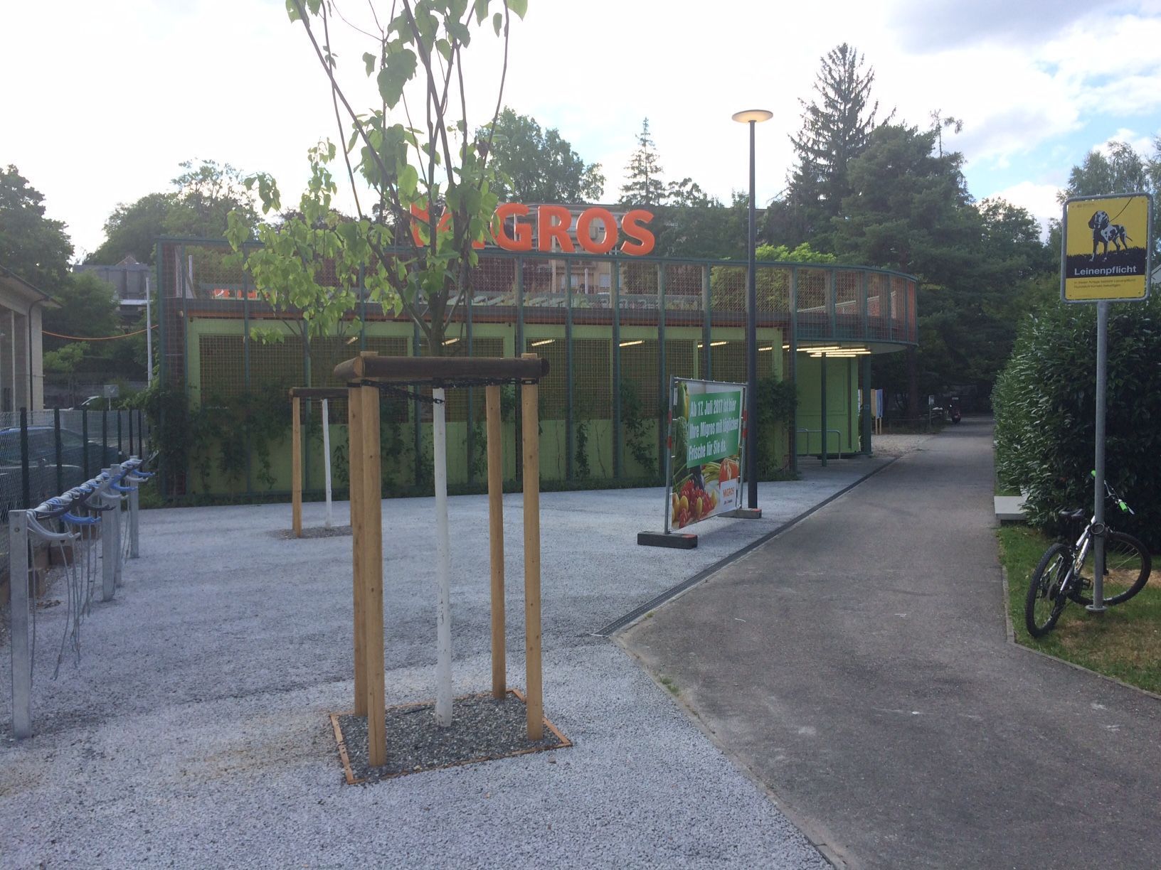 Verkaufsprovisorium mit TREMCO Container