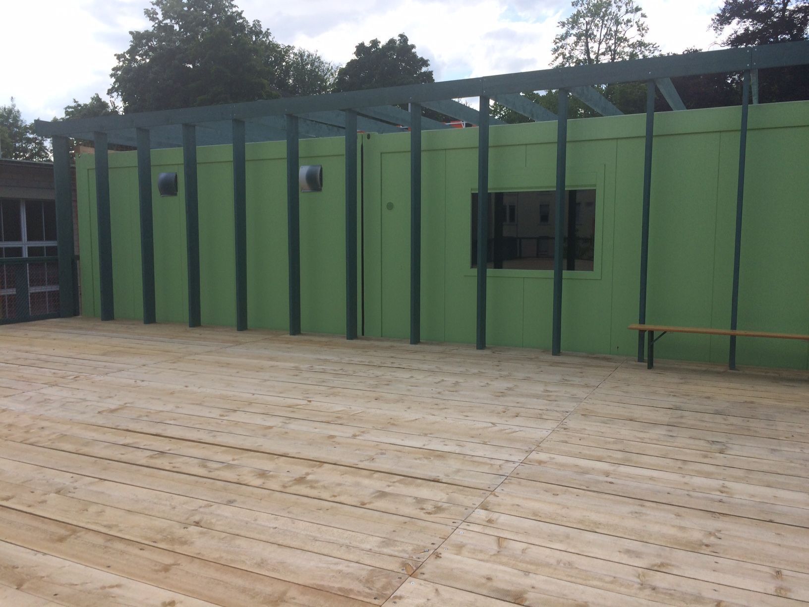 Verkaufsprovisorium mit TREMCO Container