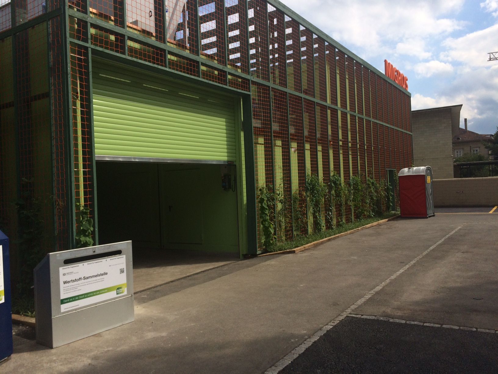 Verkaufsprovisorium mit TREMCO Container