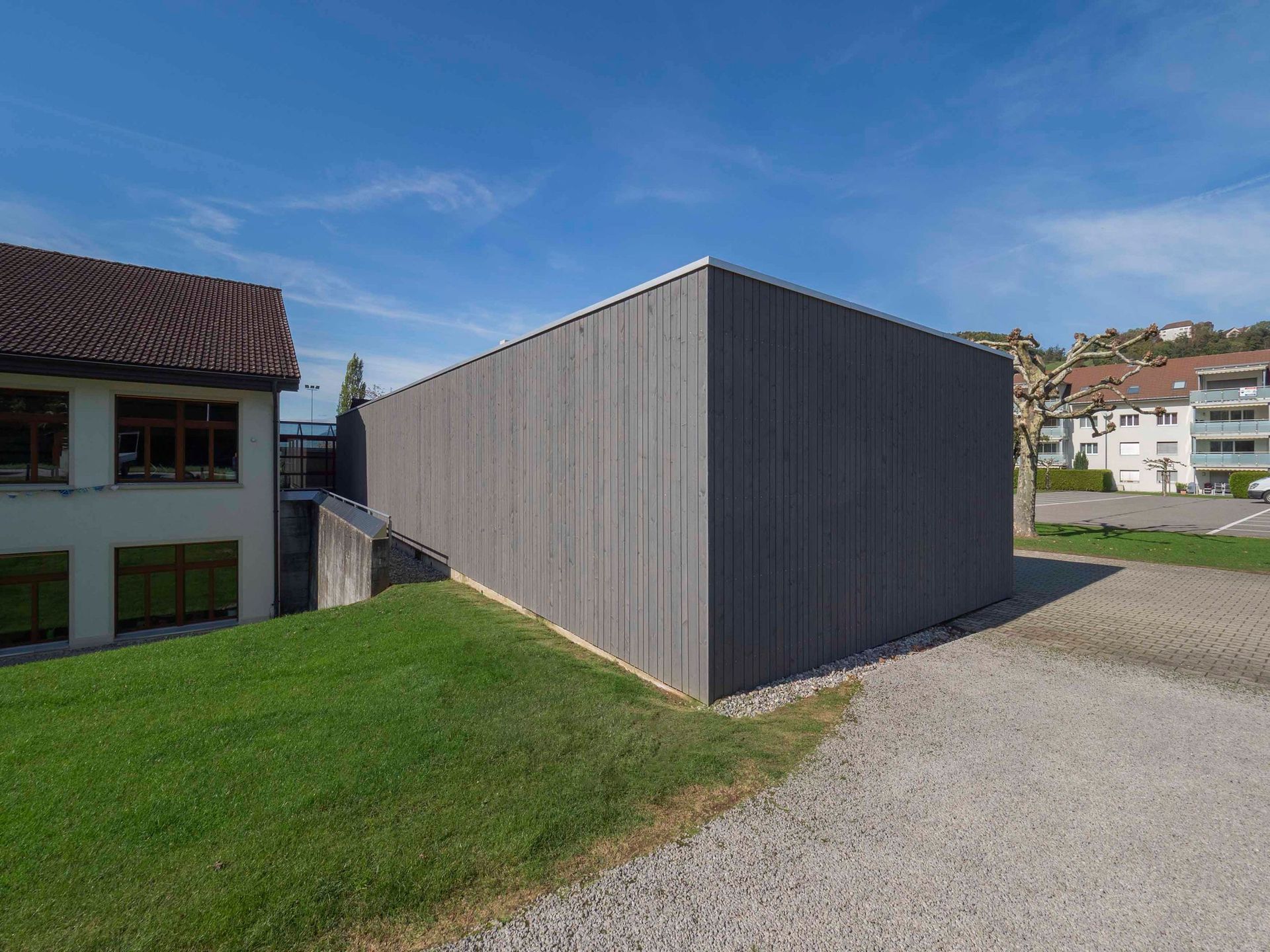 Aussenansicht mit Holzverkleidung