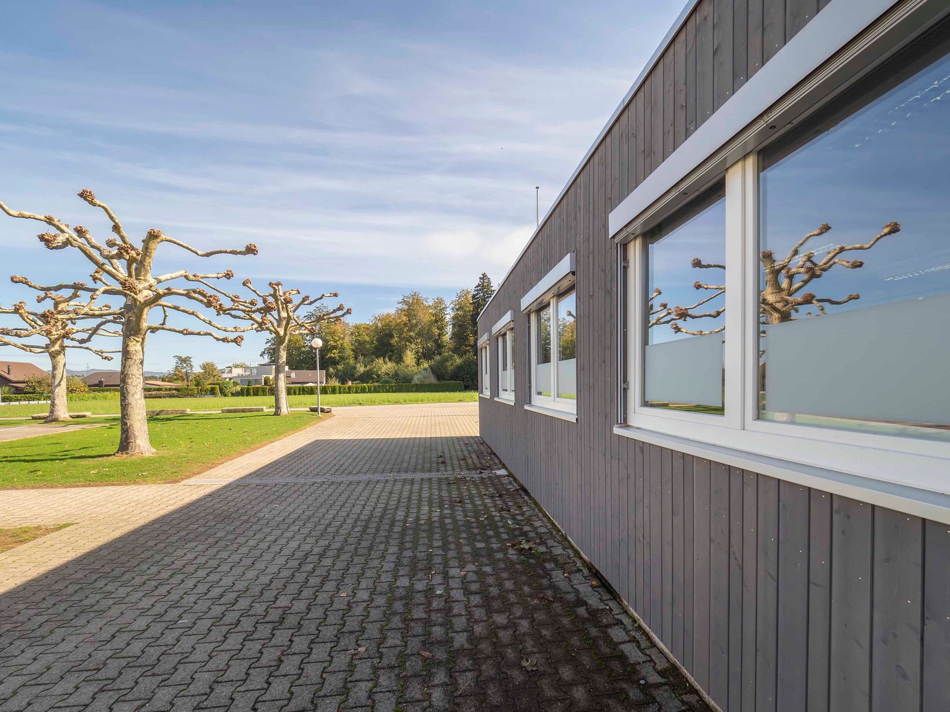 Aussenansicht mit Holzverkleidung