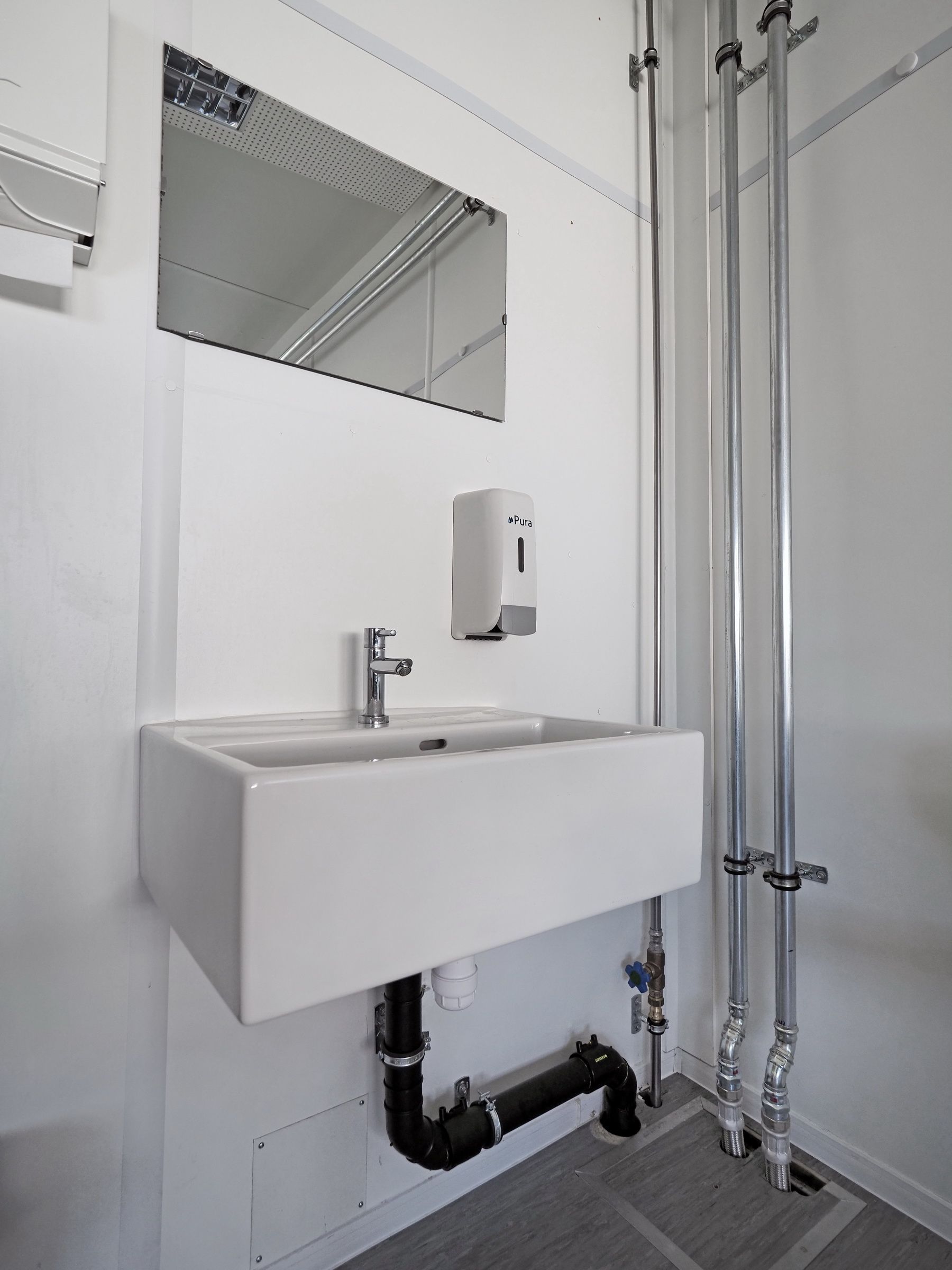 Waschbecken im Schulzimmer