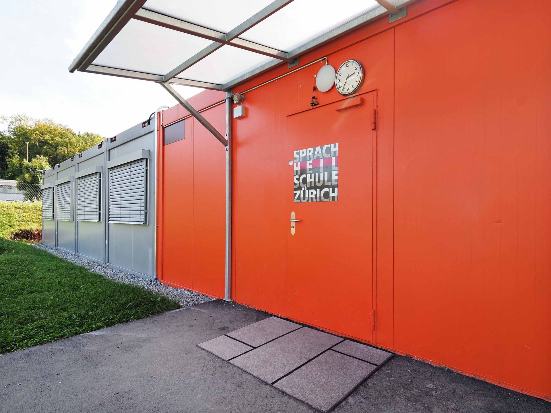 Eingangsbereich mit Vordach