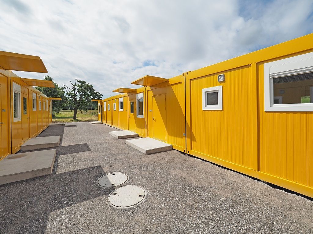 Containeranlage mit Vordächer