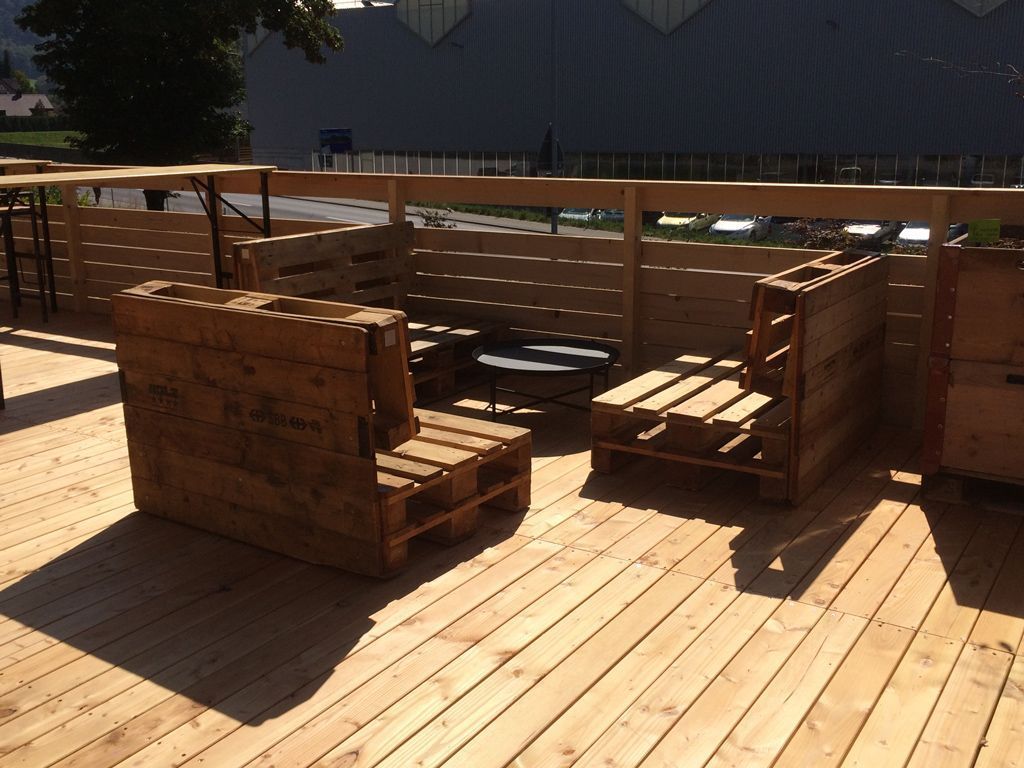 TREMCO Container mit Holzterrasse