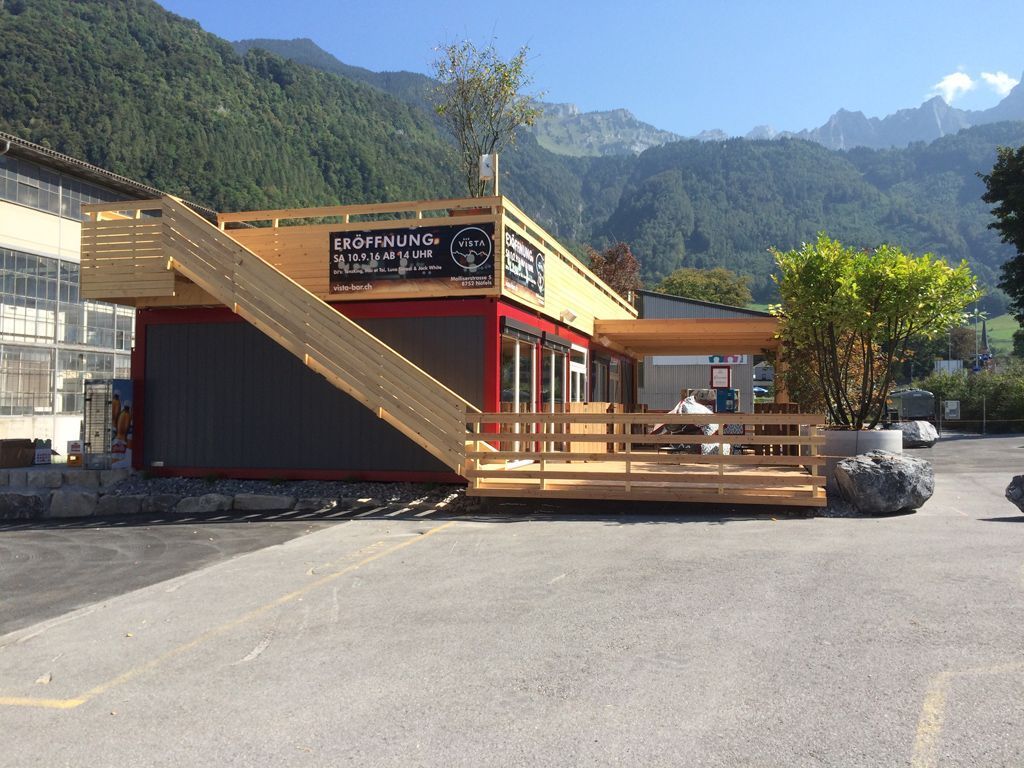 TREMCO Container mit Holzterrasse