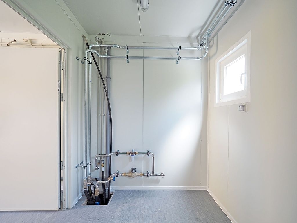 Innenbereich mit Verrohrung