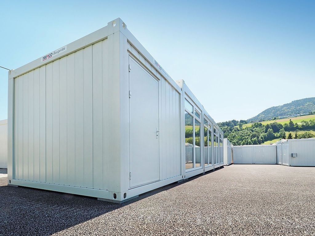 Containeranlage mit verglasten Stirnseiten