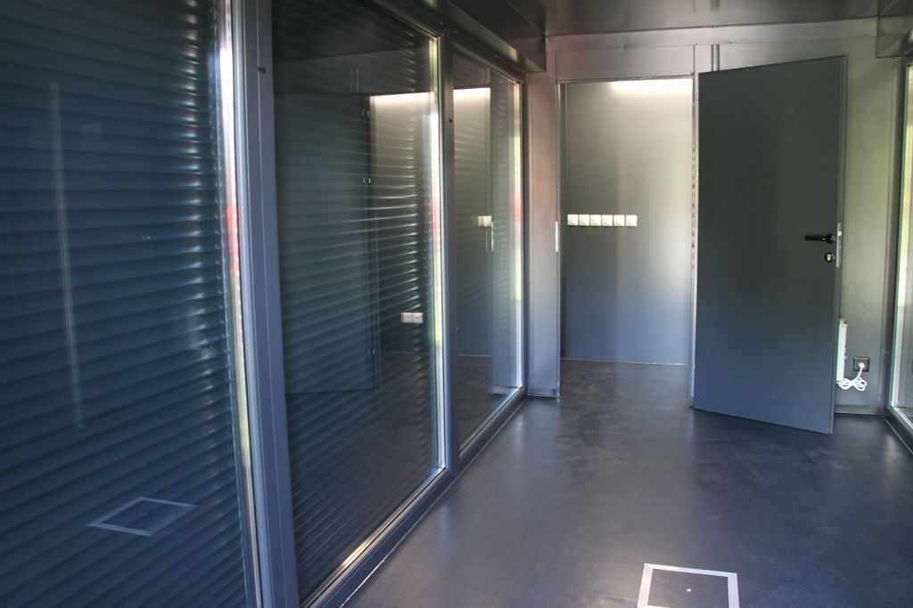 TREMCO Container mit Verglasung