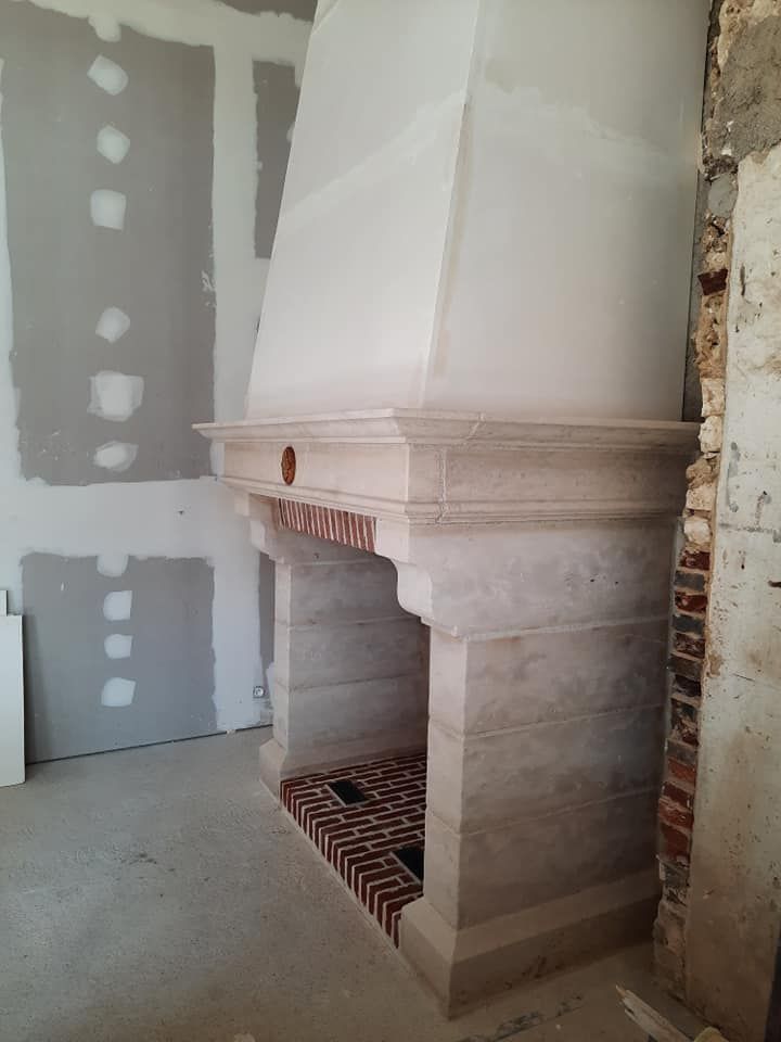 Cheminée pierre et conduit fermé