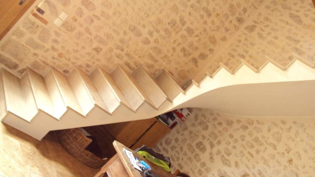 Escalier intérieur en pierre