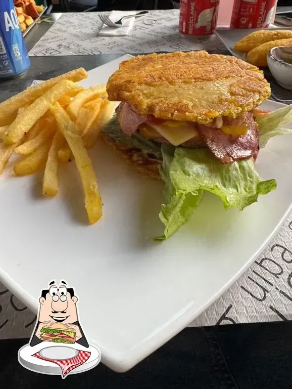 Hamburguesa con patatas fritas en un plato blanco.